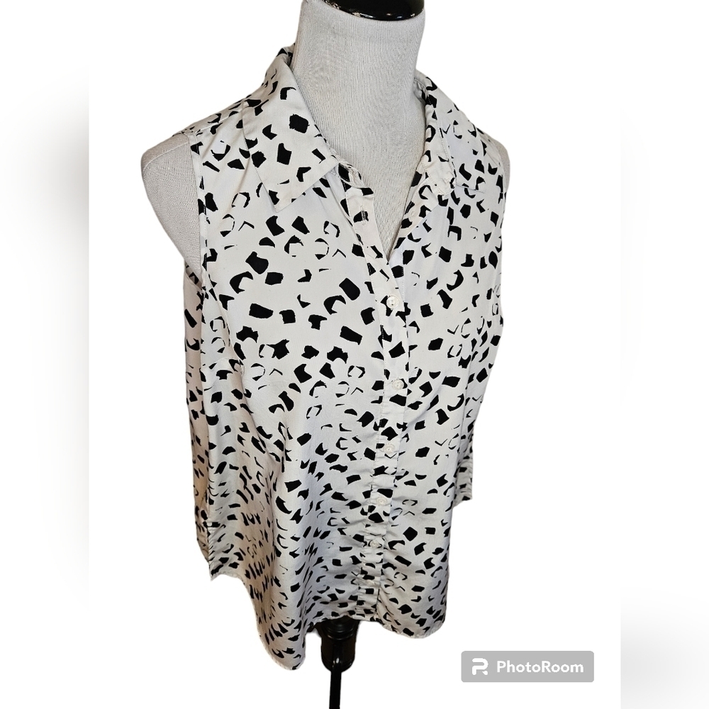 Ryan Wyite brand black and white print sleeveless top size OX.